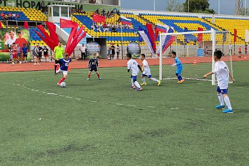 В Благовещенске начались детские международные матчи по футболу